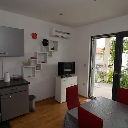 Family And Terrace With A Sea View Duce