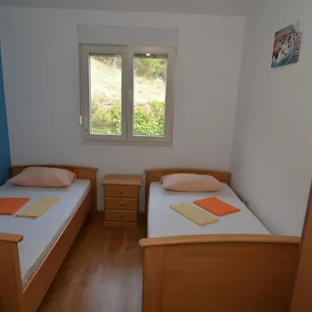 Family And Terrace With A Sea View Duce
